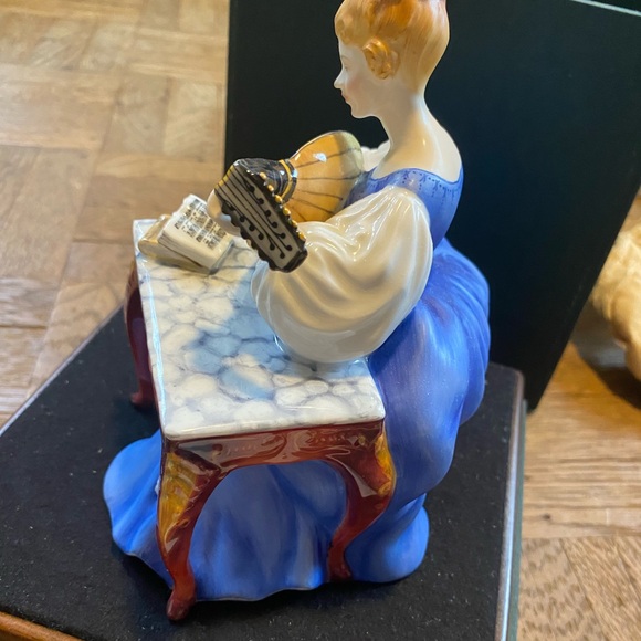 Royal doulton lute lady musicians statue - Picture 7 of 10